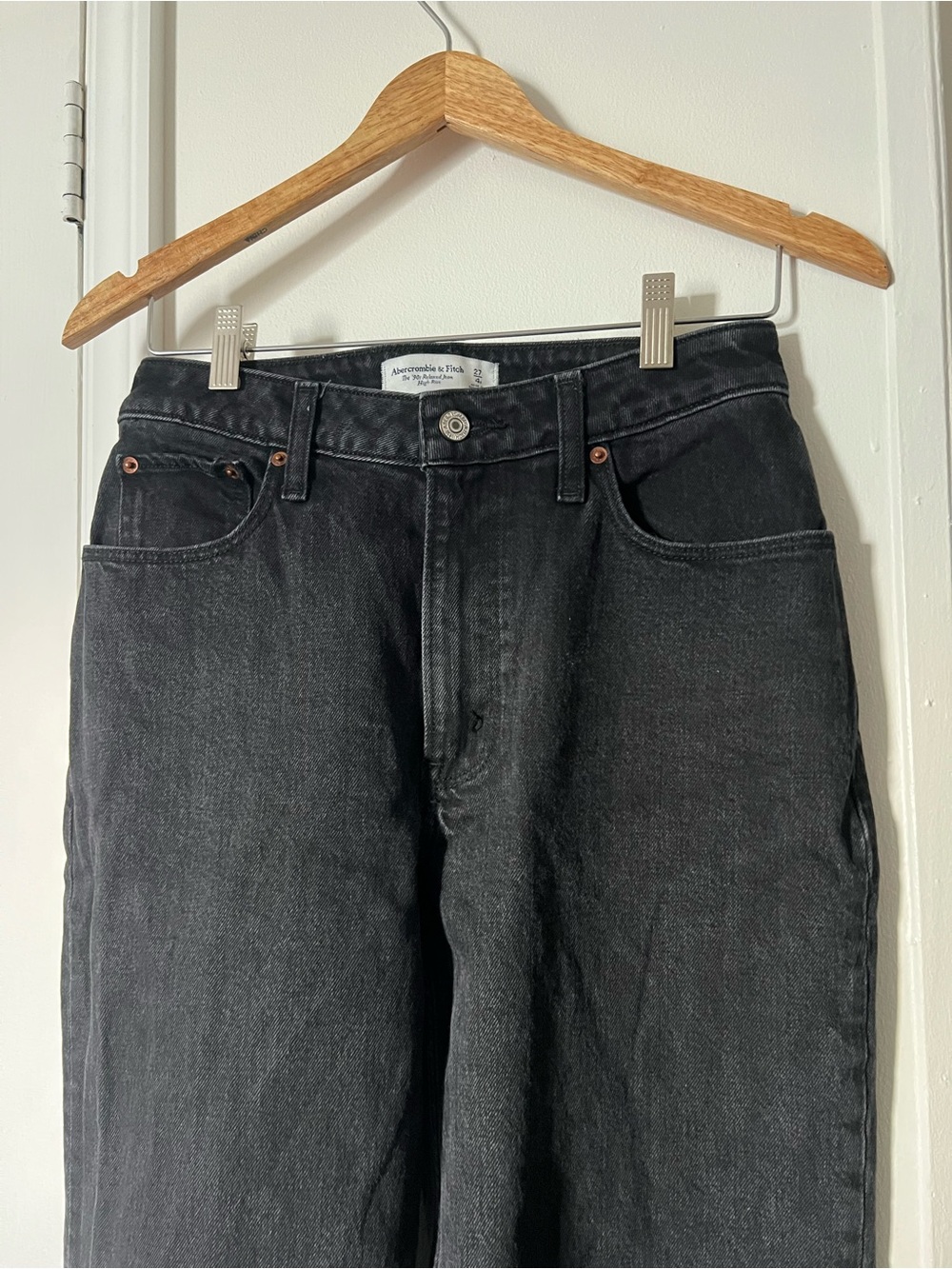 Abercrombie & Fitch Curve Love ’90s Relaxed Jeans Size 27 High Rise - Picture 3 of 6